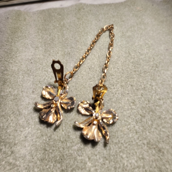 Flower sweater chain clip - Picture 3 of 4